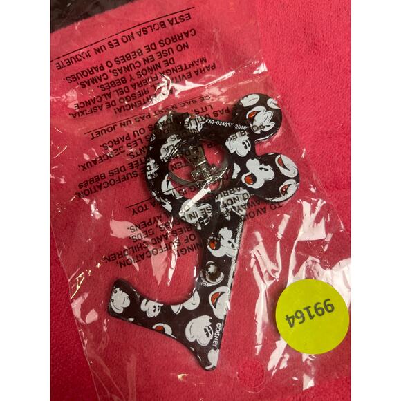 Disney Mickey keychain door opener, elevator pusher - NWT - Picture 2 of 4
